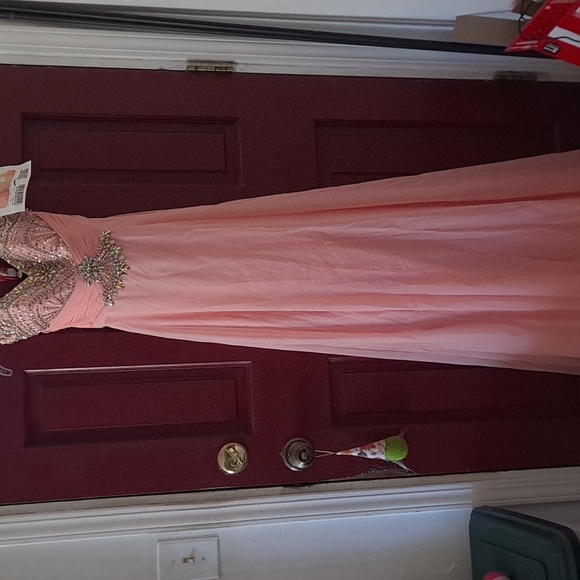 Party,prom ,special occasion - Picture 3 of 4